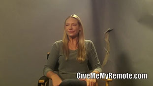 Anna Torv Talks About Olivia's Relationships With Peter and Etta.mp4-00004