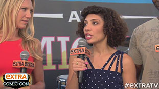 Extra at Comic-Con' with 'Fringe'- The Final Season