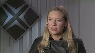 Fringe - Interview with Anna Torv - Slipping Away.mp4-00013