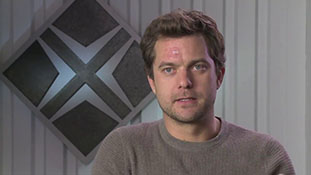 Fringe - Interview with Joshua Jackson - Peter's Journey.mp4-00007